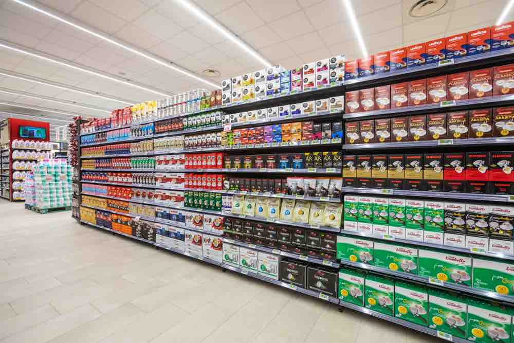 Retail shelf with products for innovative visual search