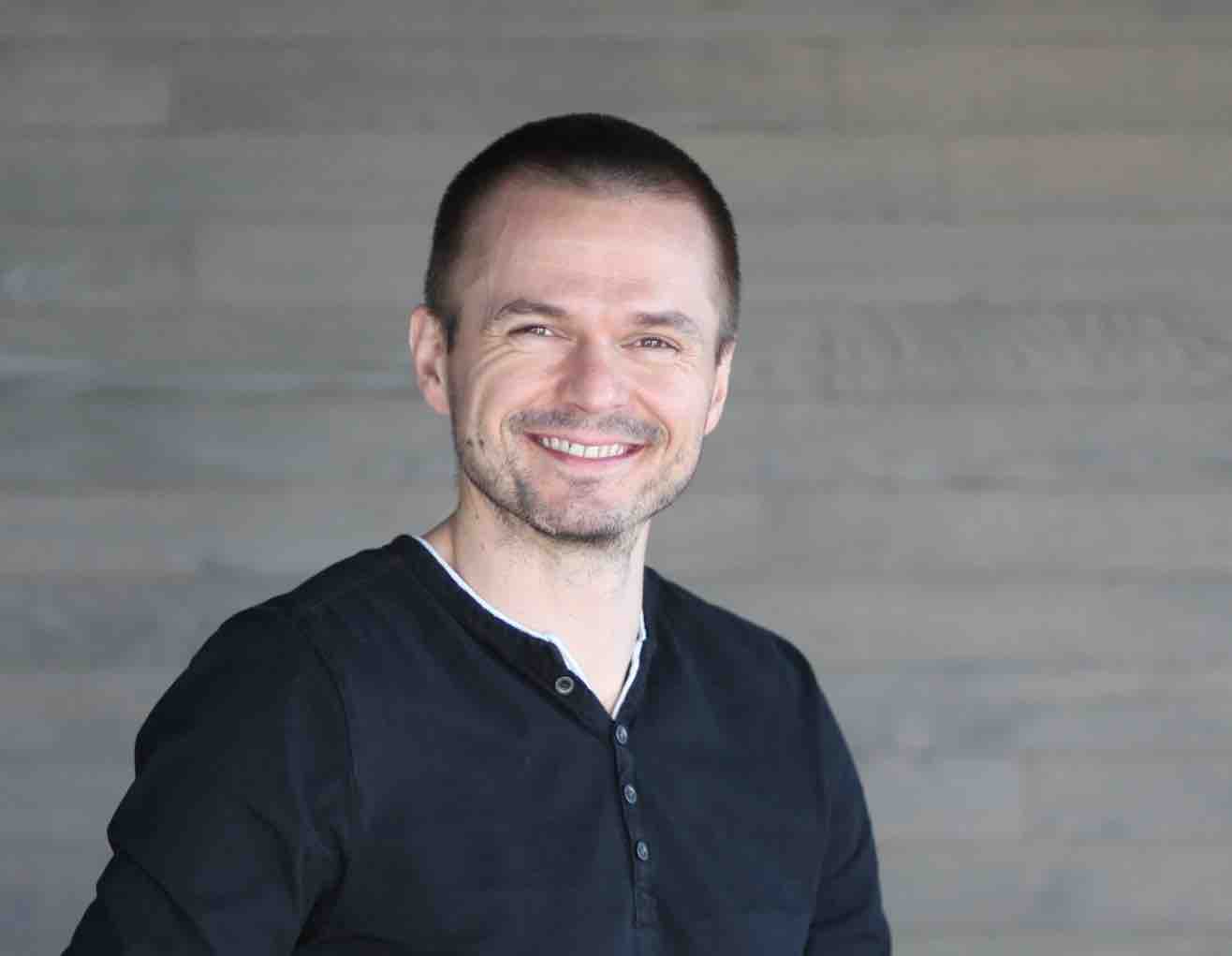 Arek Skuza business consultant and project leader portrait